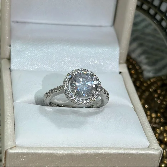 Ring - Picture 2 of 3